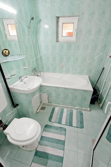 Apartament cu 3 camere decomandat în Micro 16