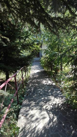 Casă individuală cu 7 camere cu Teren 2000 Mp în Breaza de Jos