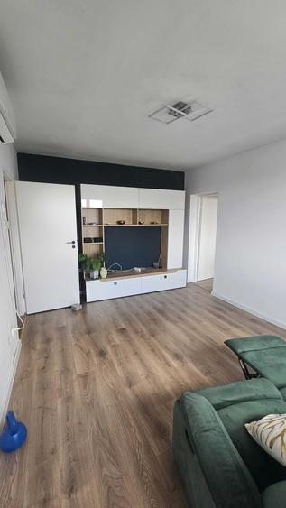 Apartament cu 4 camere semidecomandat în Drumul Carului