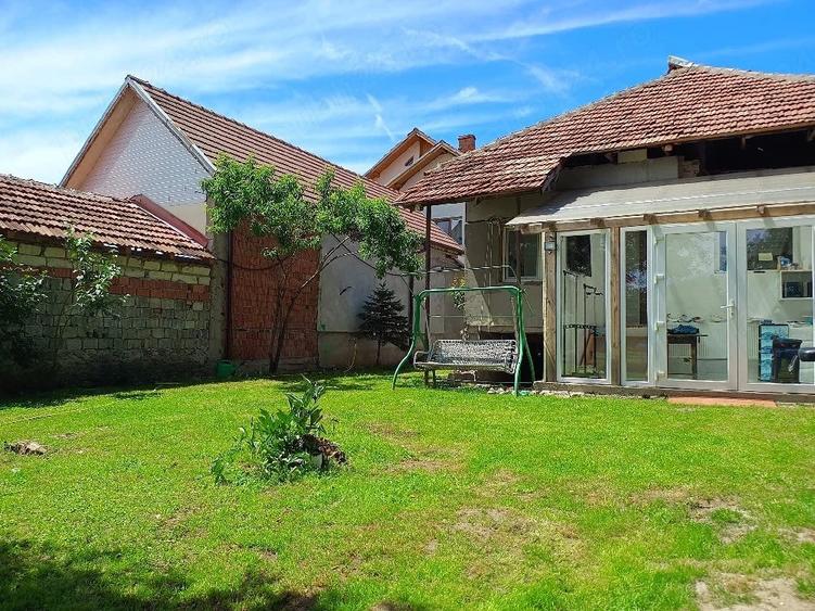 Casă cu Teren 1033 Mp în Central