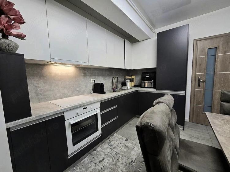 Apartament cu 3 camere semidecomandat în Dobroești