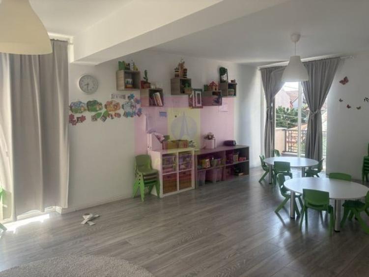 Casă cu 5 camere cu Teren 446 Mp în Drumul Sării