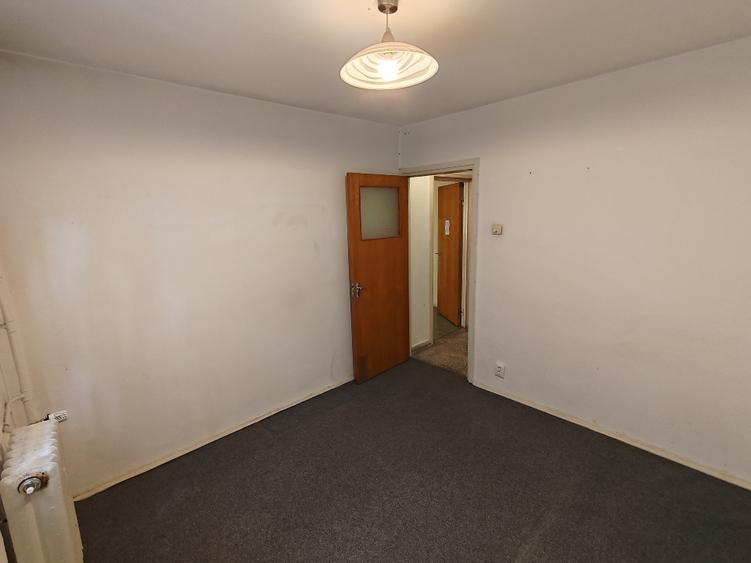 Apartament cu 3 camere semidecomandat în Drumul Taberei