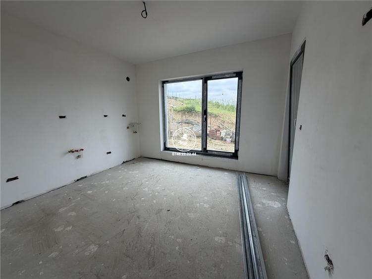 Casă cu 4 camere decomandat cu Teren 400 Mp în Bârnova
