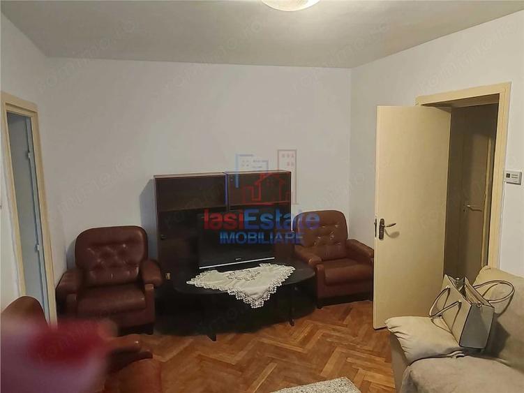 Apartament cu 2 camere semidecomandat în Filiași