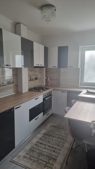 Apartament cu 2 camere semidecomandat, mobilat în Central