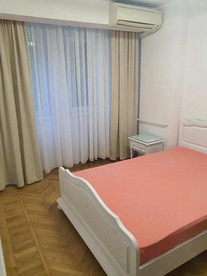 Apartament cu 3 camere semidecomandat în Calea Victoriei