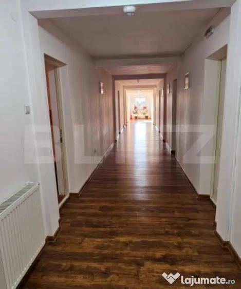 Casă cu 16 camere cu Teren 1663 Mp în Central