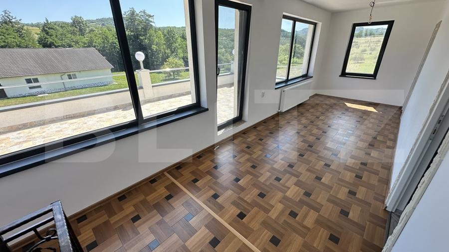 Casă individuală cu 5 camere cu Piscina în Luncoiu de Sus