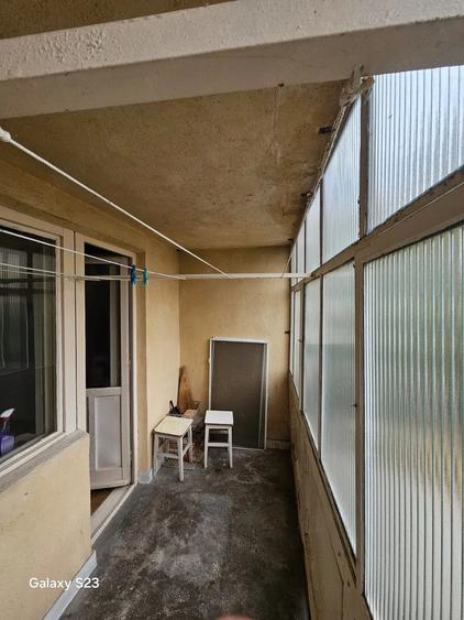 Apartament cu 3 camere decomandat în Exterior Vest
