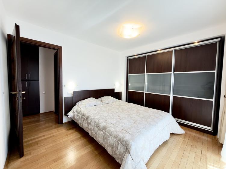 Apartament cu 4 camere decomandat, mobilat în Decebal