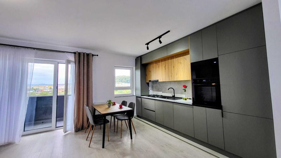 Apartament cu 2 camere decomandat, mobilat în Central