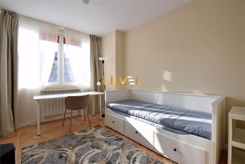 Apartament cu 3 camere semidecomandat, mobilat în Universitate