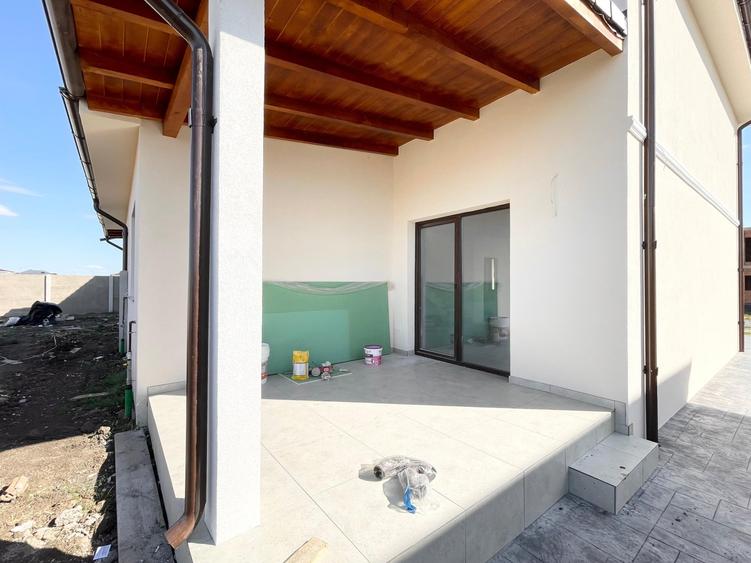 Duplex cu 4 camere cu Canalizare în Moșnița Veche