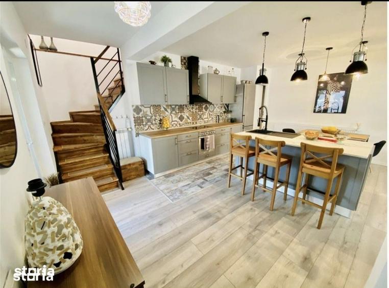 Casă cu 5 camere cu Teren 286 Mp în Central