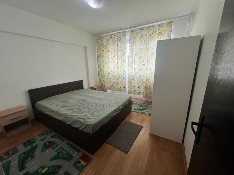 Apartament cu 3 camere decomandat în Drumul Taberei