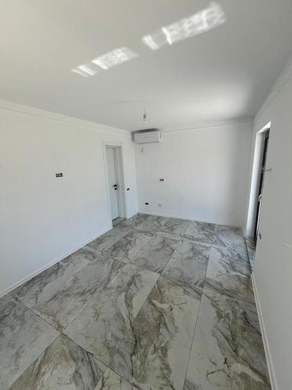 Casă individuală cu 25 camere cu Canalizare în Nord