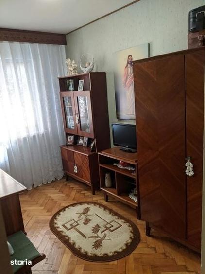 Apartament cu 3 camere semidecomandat în Cornișa
