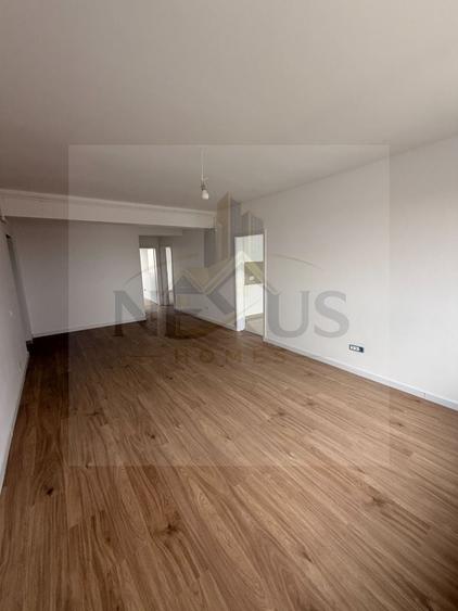 Apartament cu 3 camere decomandat în Metalurgiei