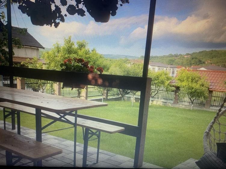 Casă cu 4 camere în Stana