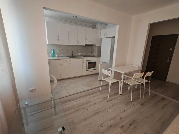 Apartament cu 3 camere semidecomandat în Semicentral