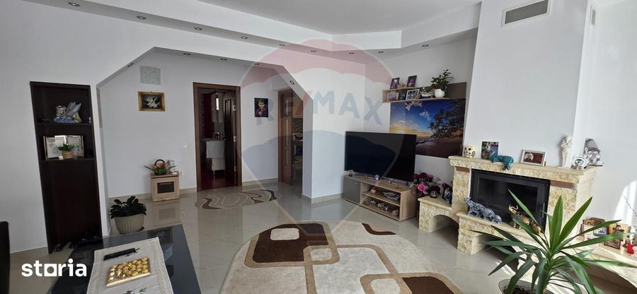 Casă cu 6 camere cu Teren 721 Mp în Crevedia