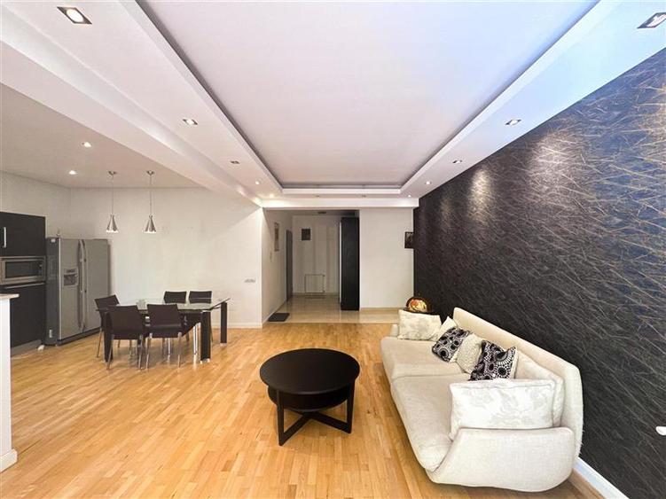 Apartament cu 3 camere semidecomandat, mobilat în Herăstrău