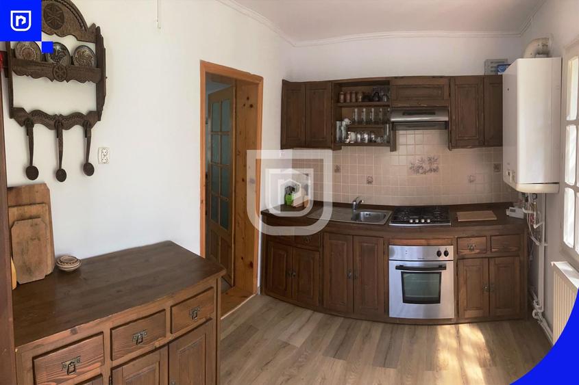 Casă individuală cu 7 camere cu Canalizare în Central