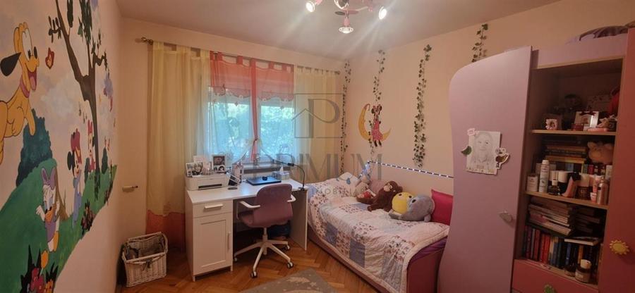 Apartament cu 4 camere decomandat în Aradului
