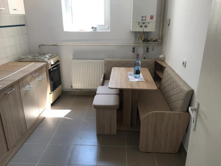 Apartament cu 3 camere decomandat în Băceni