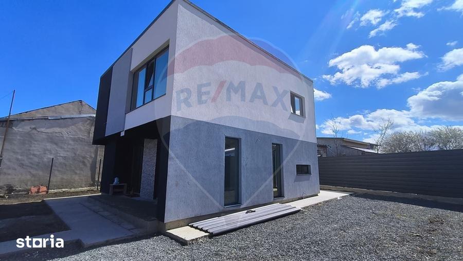 Casă cu 4 camere cu Teren 321 Mp în Port