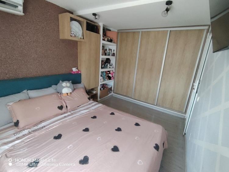 Apartament cu 3 camere semidecomandat, mobilat în Central
