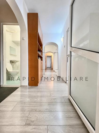 Apartament cu 4 camere decomandat în