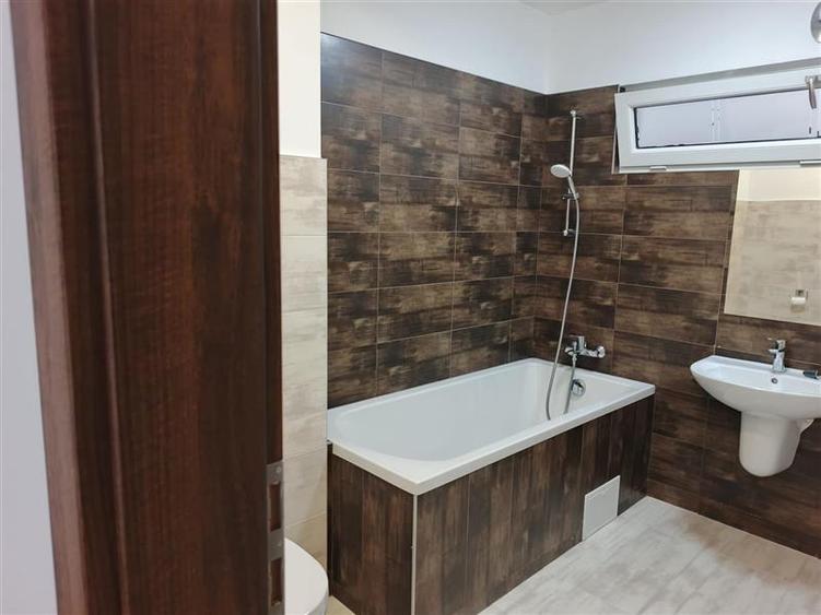 Duplex cu 5 camere cu Canalizare în Europa