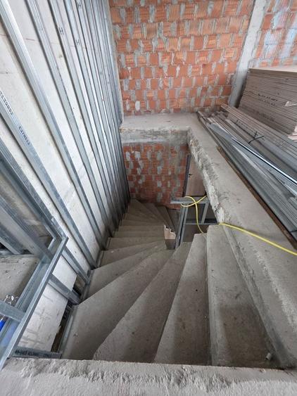 Penthouse cu 4 camere decomandat în Theodor Pallady