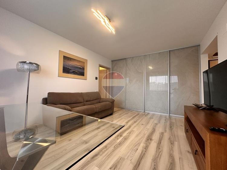 Apartament cu 2 camere semidecomandat, mobilat în Băneasa