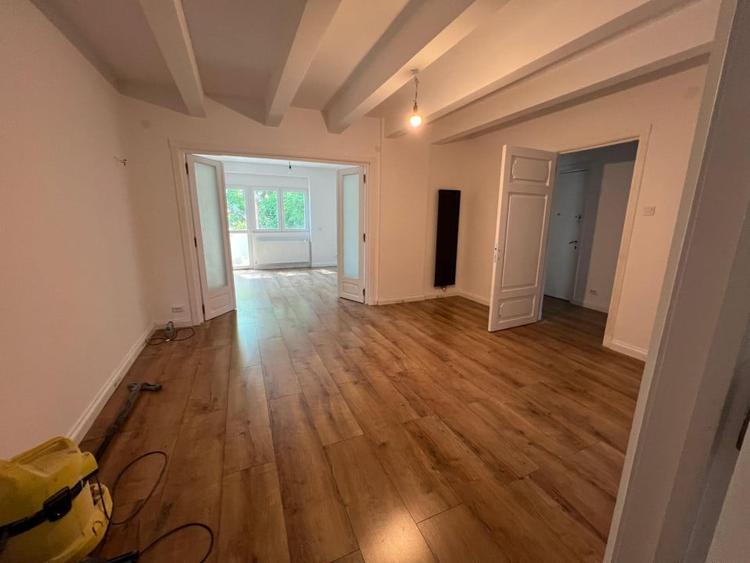 Apartament cu 3 camere semidecomandat, mobilat în Cișmigiu