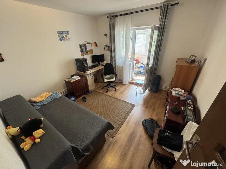 Apartament cu 4 camere decomandat în Central