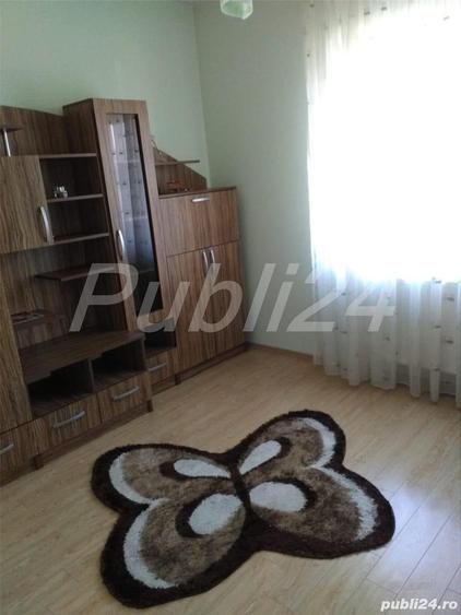 Casă cu 7 camere cu Teren 614 Mp în Dumbrăvița