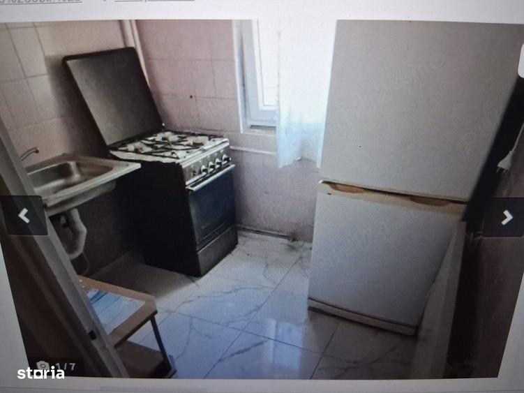 Apartament cu 2 camere semidecomandat în Tei