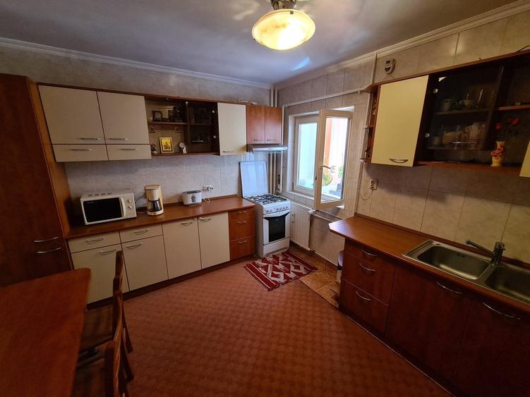 Apartament cu 2 camere semidecomandat în Gorjului