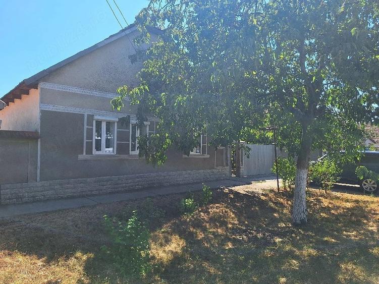 Casă cu 3 camere cu Teren 1090 Mp în Drăgășani