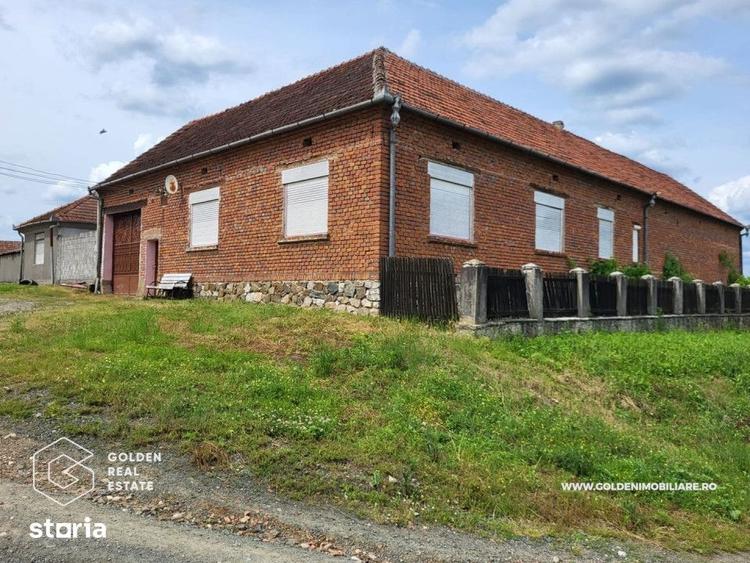 Casă cu 6 camere decomandat cu Teren 10900 Mp în Bârzava