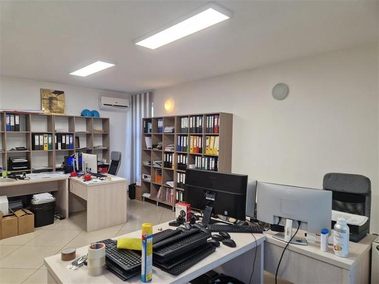 Apartament cu 3 camere semidecomandat în Herăstrău