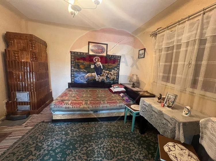 Casă individuală cu 4 camere cu Teren 1433 Mp în Moara