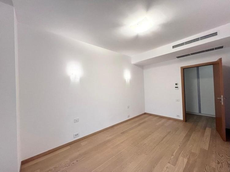 Apartament cu 4 camere în Aviatorilor