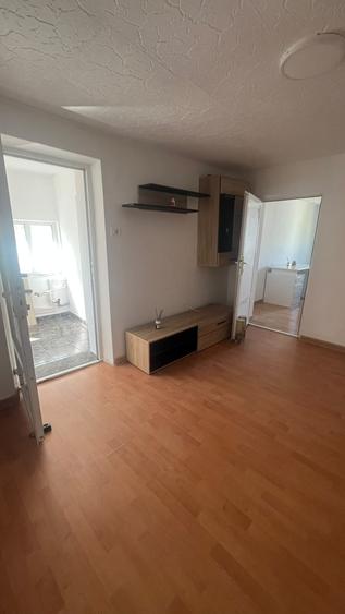 Casă individuală cu 3 camere cu Teren 261 Mp în Est