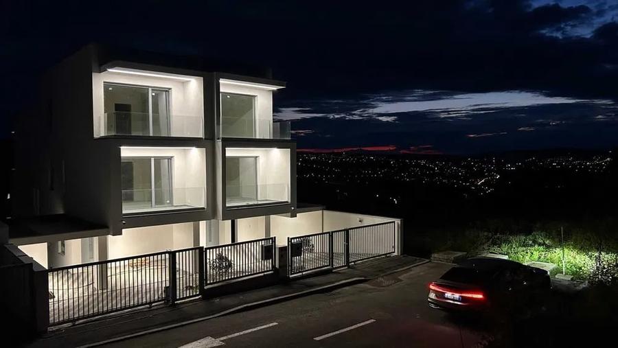 Duplex cu 4 camere cu Canalizare în Borhanci