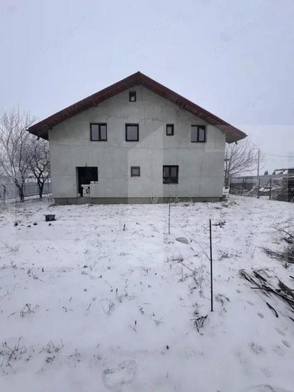Casa la gri cu teren 1000mp cu priveli?te superba - Iazul Luizoaia - 2