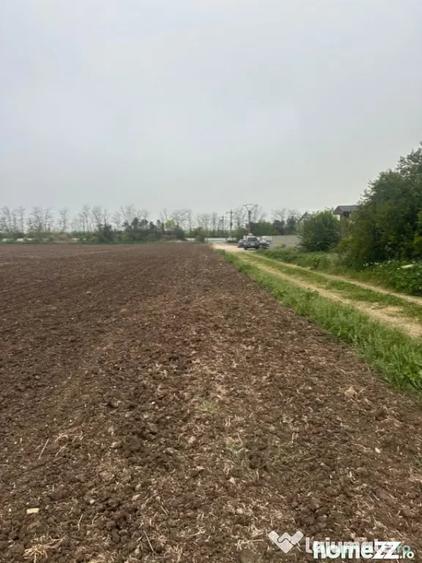 Teren de 600 mp, în 23 August